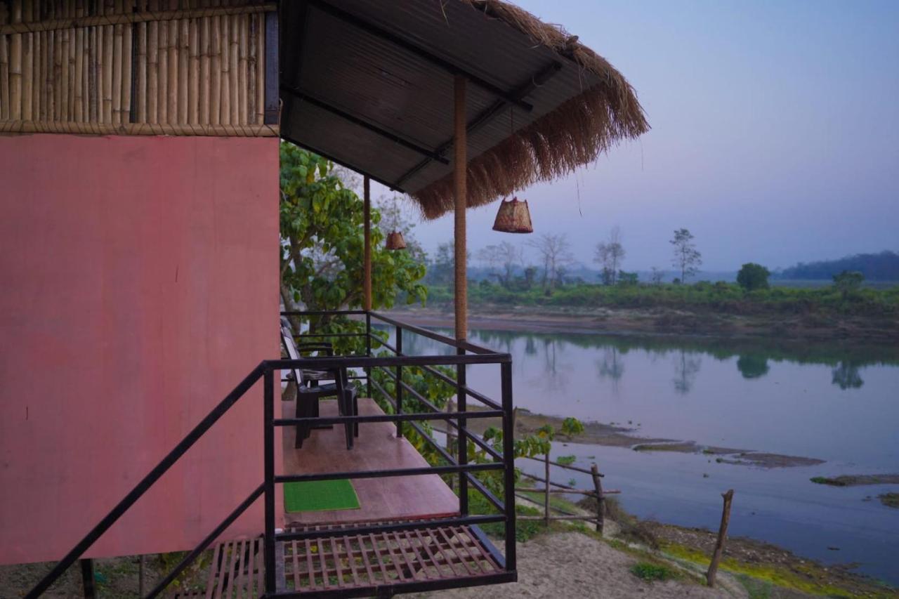 Bamby Chilling House - Feel The Nature Sauraha Exterior photo
