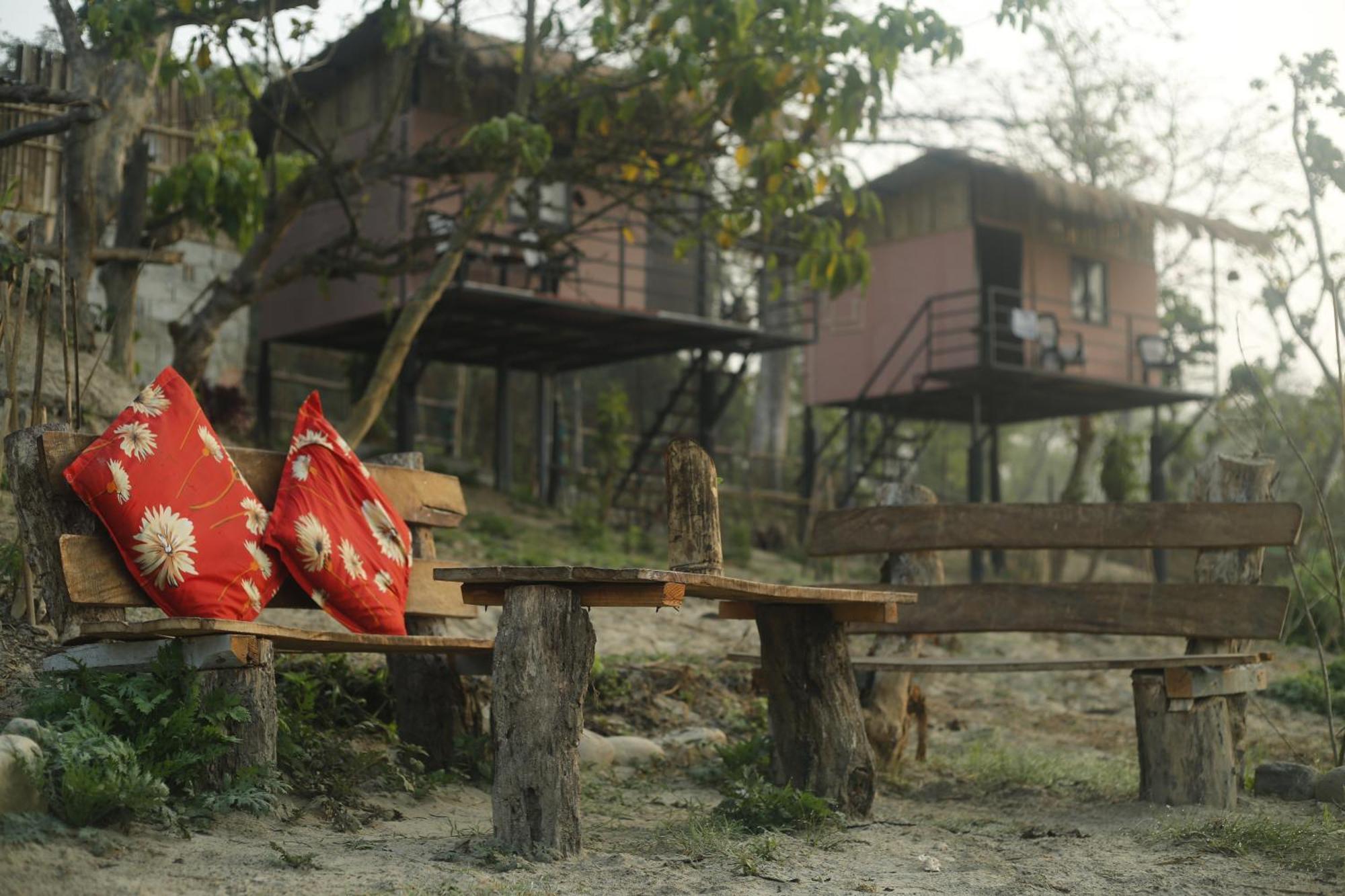 Bamby Chilling House - Feel The Nature Sauraha Exterior photo