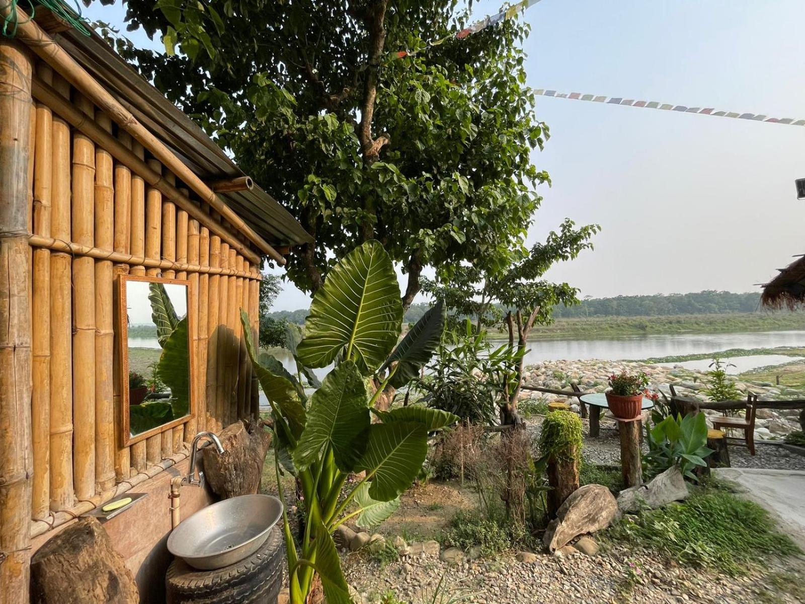 Bamby Chilling House - Feel The Nature Sauraha Exterior photo