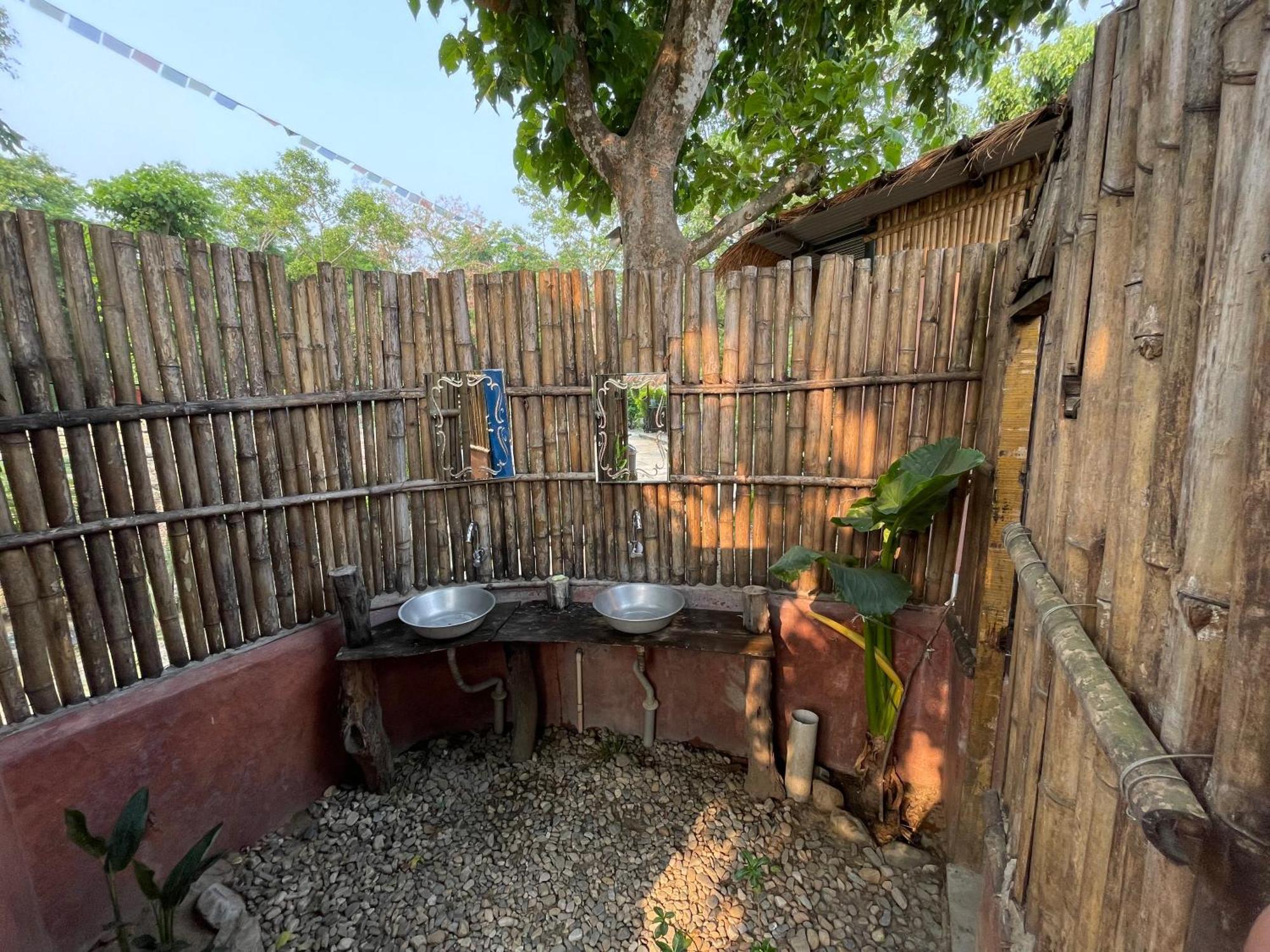 Bamby Chilling House - Feel The Nature Sauraha Exterior photo