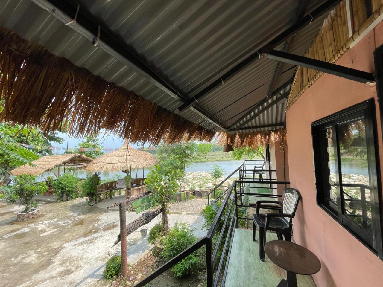 Bamby Chilling House - Feel The Nature Sauraha Exterior photo