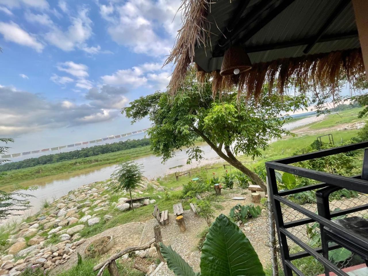 Bamby Chilling House - Feel The Nature Sauraha Exterior photo