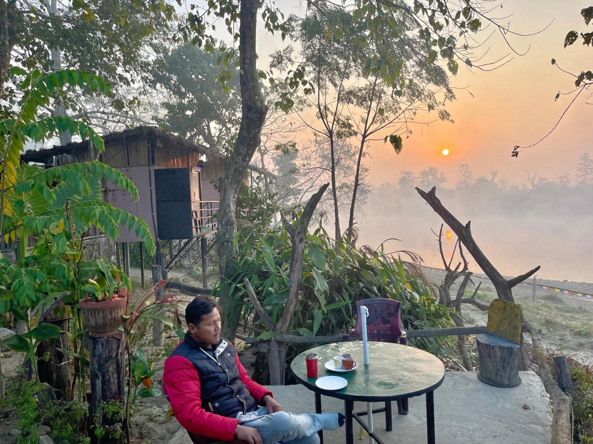 Bamby Chilling House - Feel The Nature Sauraha Exterior photo